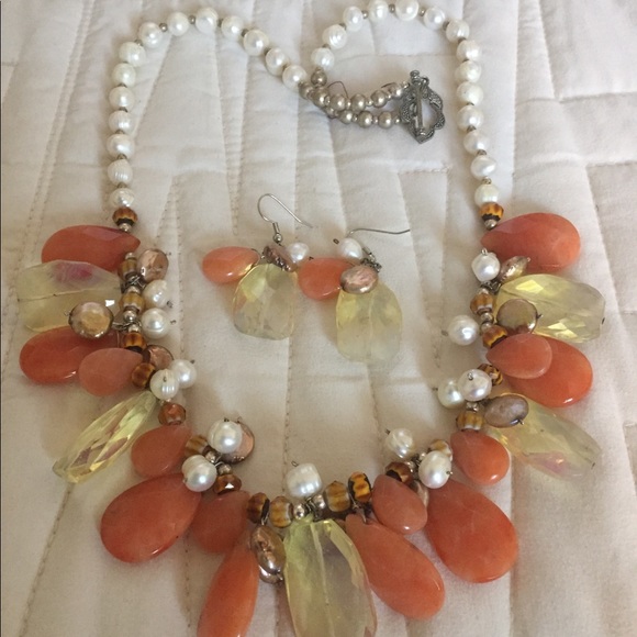 Quartz, Jade and Pearl Necklace and Earrings - Picture 2 of 3